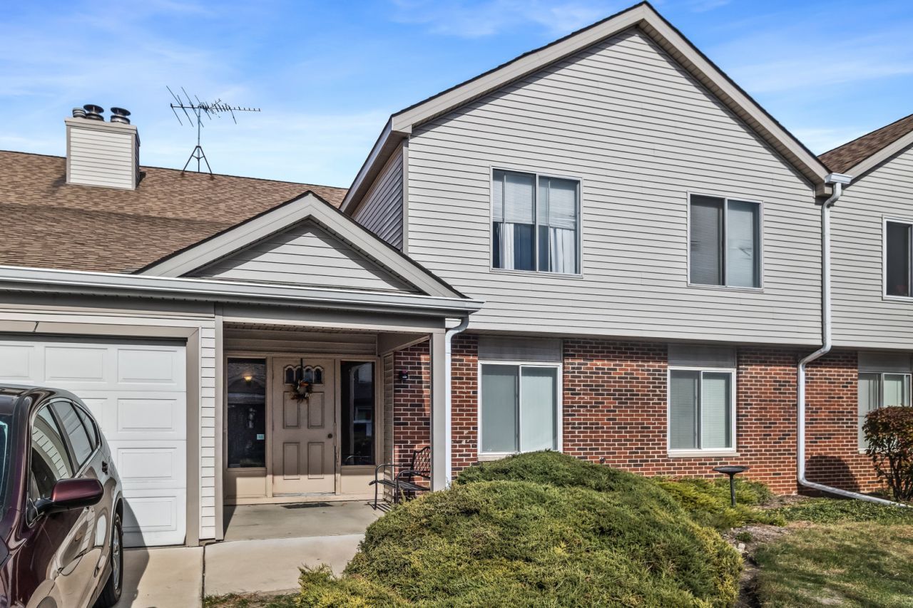 7020 Andover Court, Unit 102, Woodridge, IL 60517 Main Photo