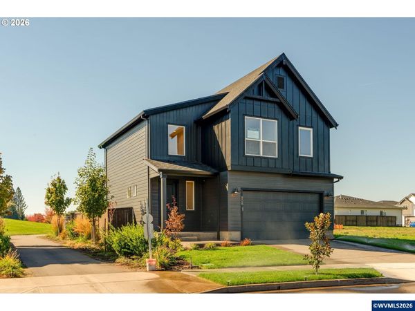 808 Magnolia Av, Woodburn, OR 97071