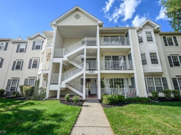 56 Amethyst Way, Franklin, NJ 08823