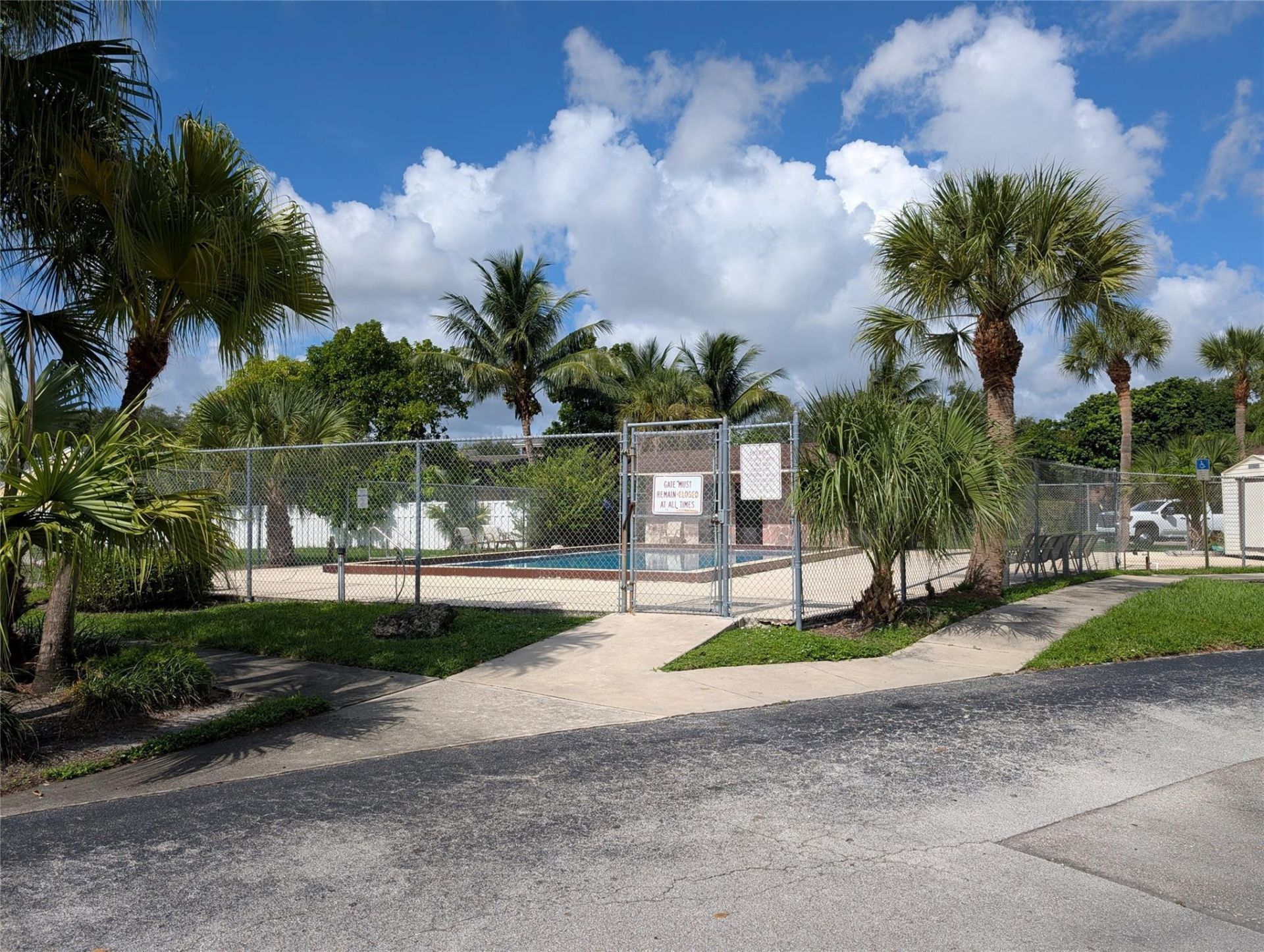 6040 Shaker Wood Circle, Tamarac, FL 33319 Photo