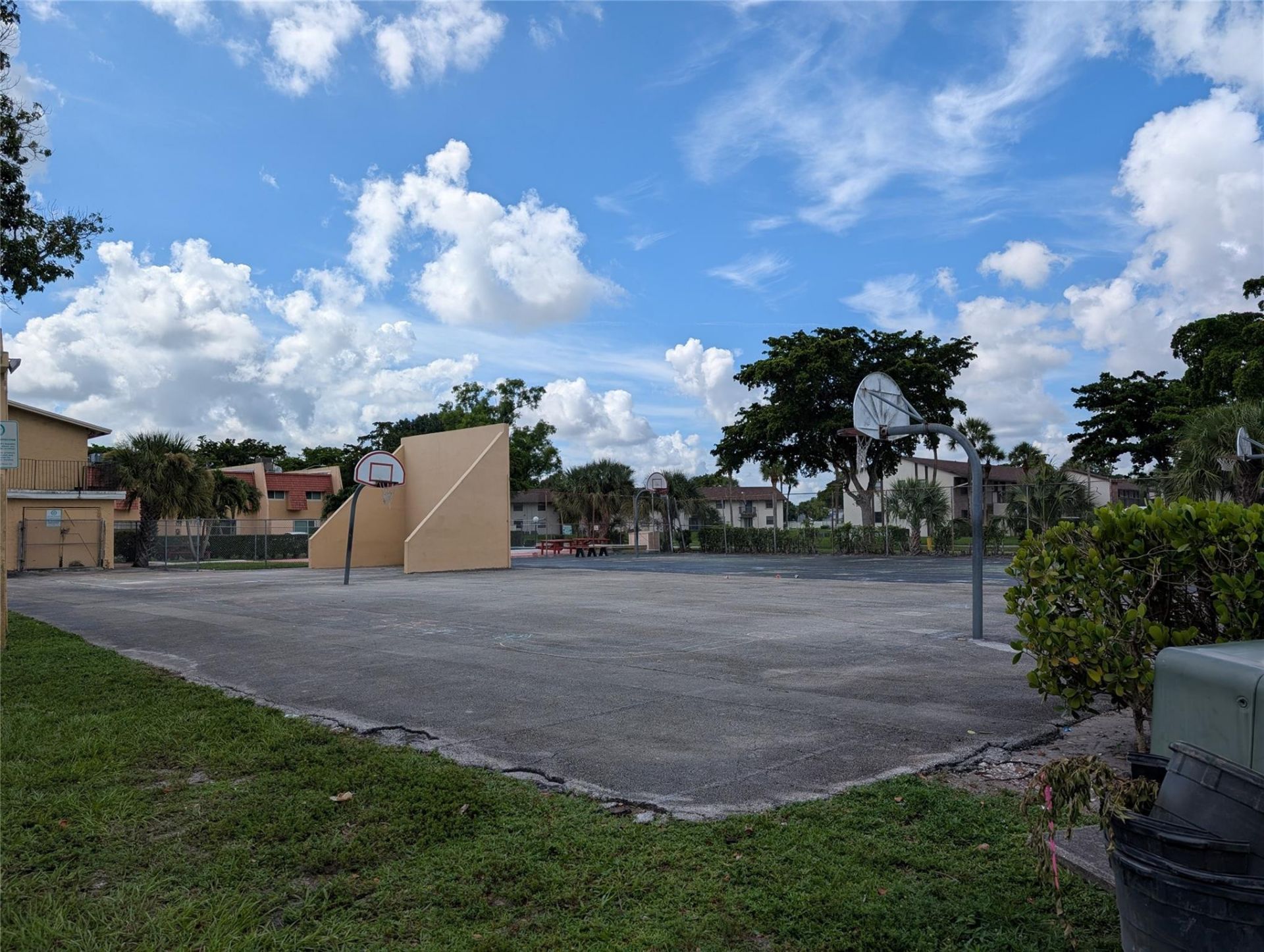 6040 Shaker Wood Circle, Tamarac, FL 33319 Photo