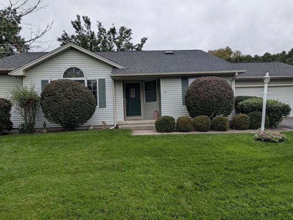 60 Applewood Ln, South Hadley, MA 01075