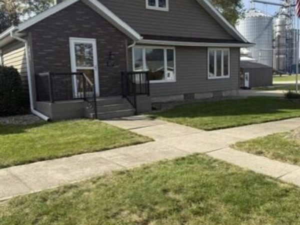 117 / 123 N Illinois, Hubbard, IA 50122