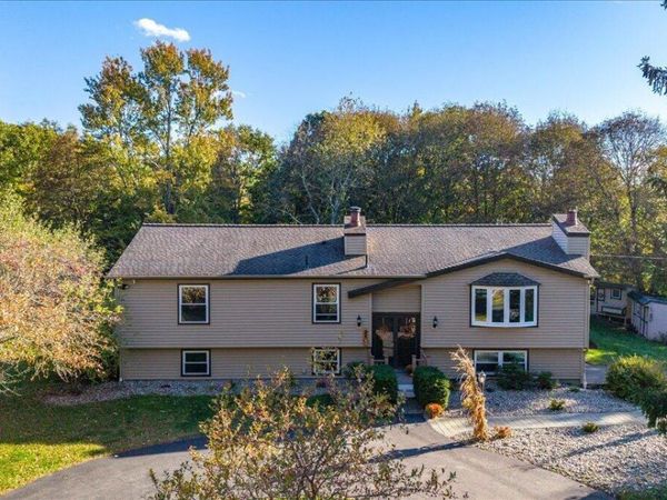 24 Pickering Lane, Troy, NY 12180