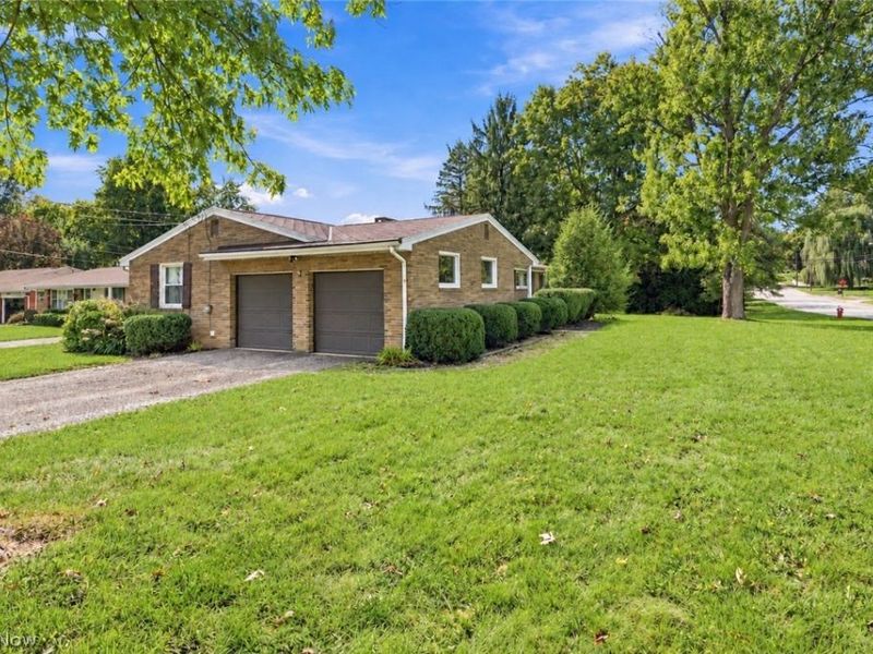 622 Summit Street SE, North Canton, OH 44720 Photo 2