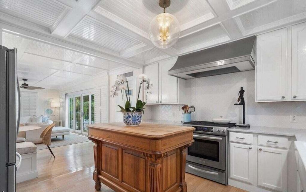 156 Peruvian Avenue, Palm Beach, FL 33480 Photo