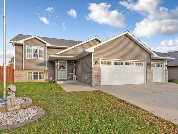 224 Creekside Drive, Eagle Lake, MN 56024