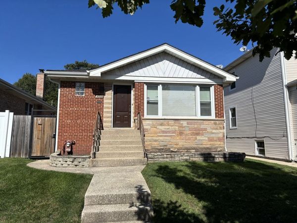 4958 W Cullom Avenue , Chicago, IL 60641