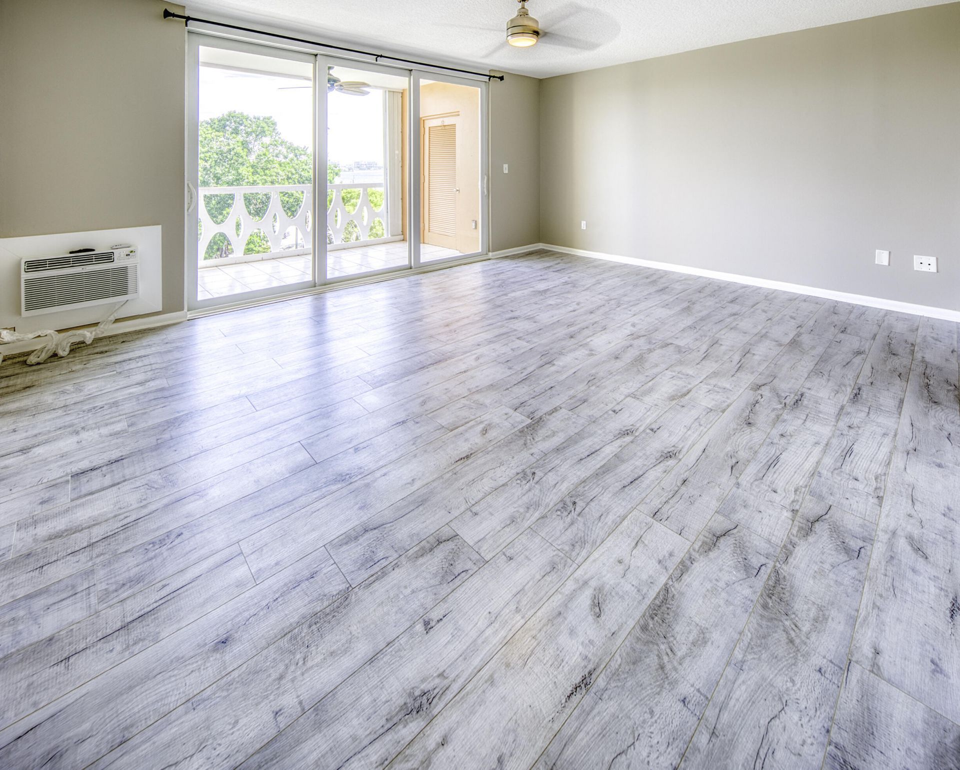 15 S Golfview Road, Unit 505, Lake Worth Beach, FL 33460 Photo