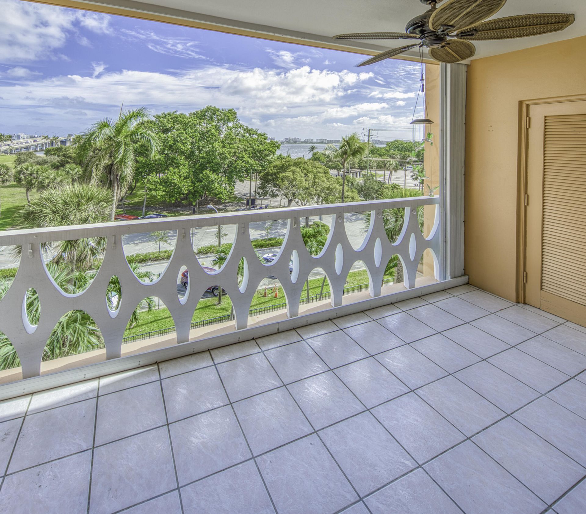 15 S Golfview Road, Unit 505, Lake Worth Beach, FL 33460 Photo