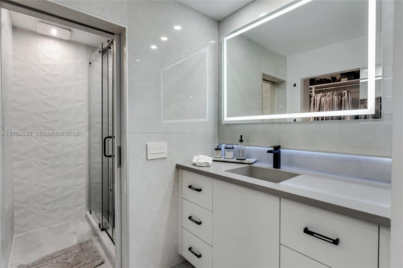 21244 Harbor Way, Unit 211-21, Aventura, FL 33180 Photo