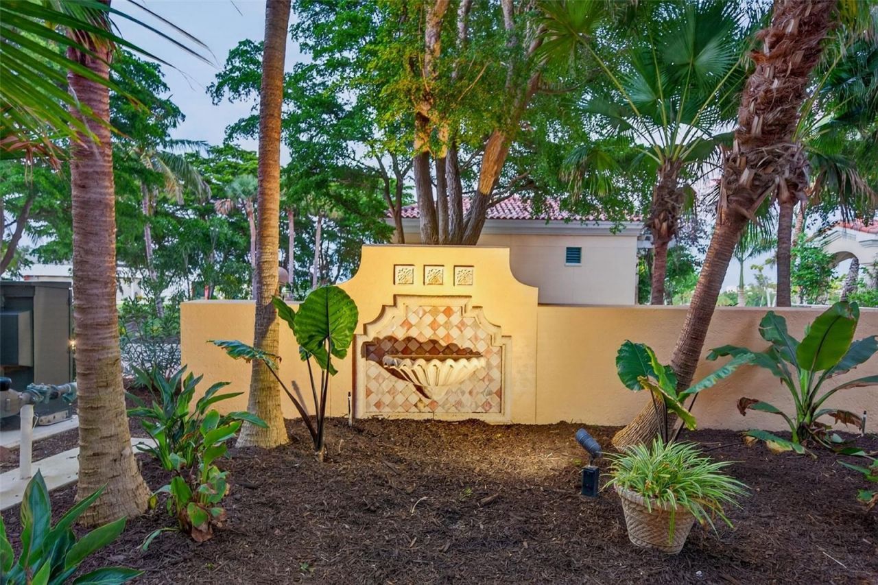 2151 Gulf Of Mexico Drive, Unit 4, Longboat Key, FL 34228 Photo