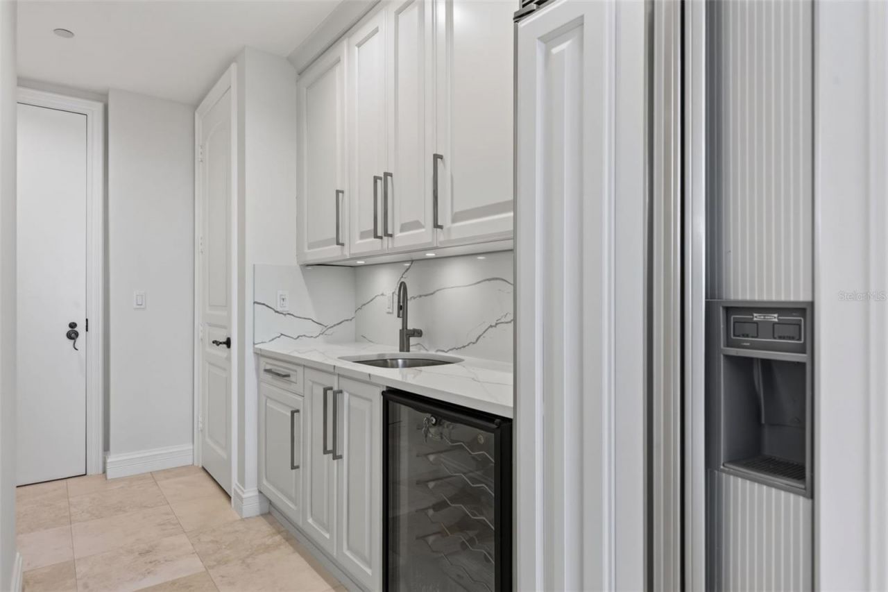 2151 Gulf Of Mexico Drive, Unit 4, Longboat Key, FL 34228 Photo