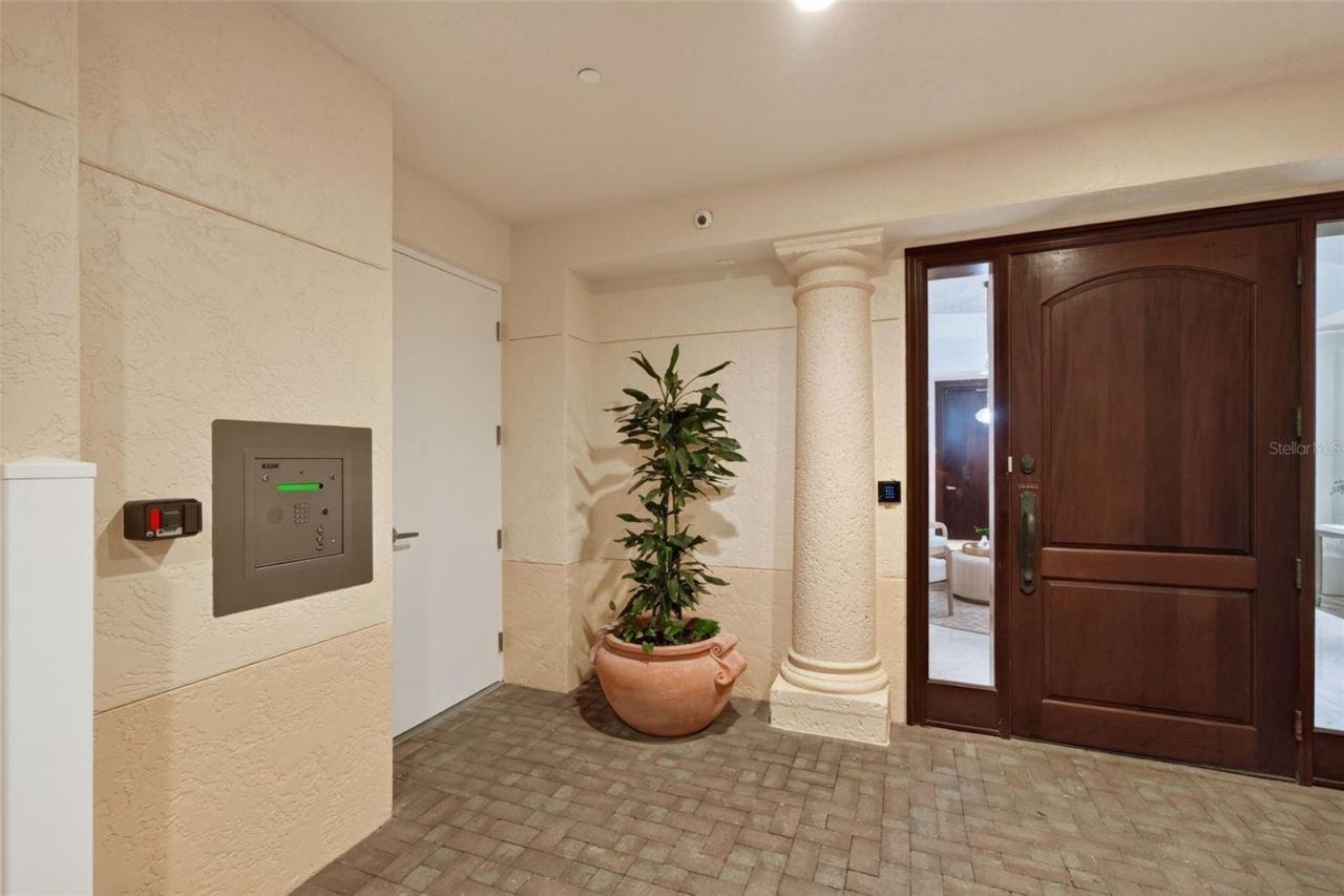 2151 Gulf Of Mexico Drive, Unit 4, Longboat Key, FL 34228 Photo