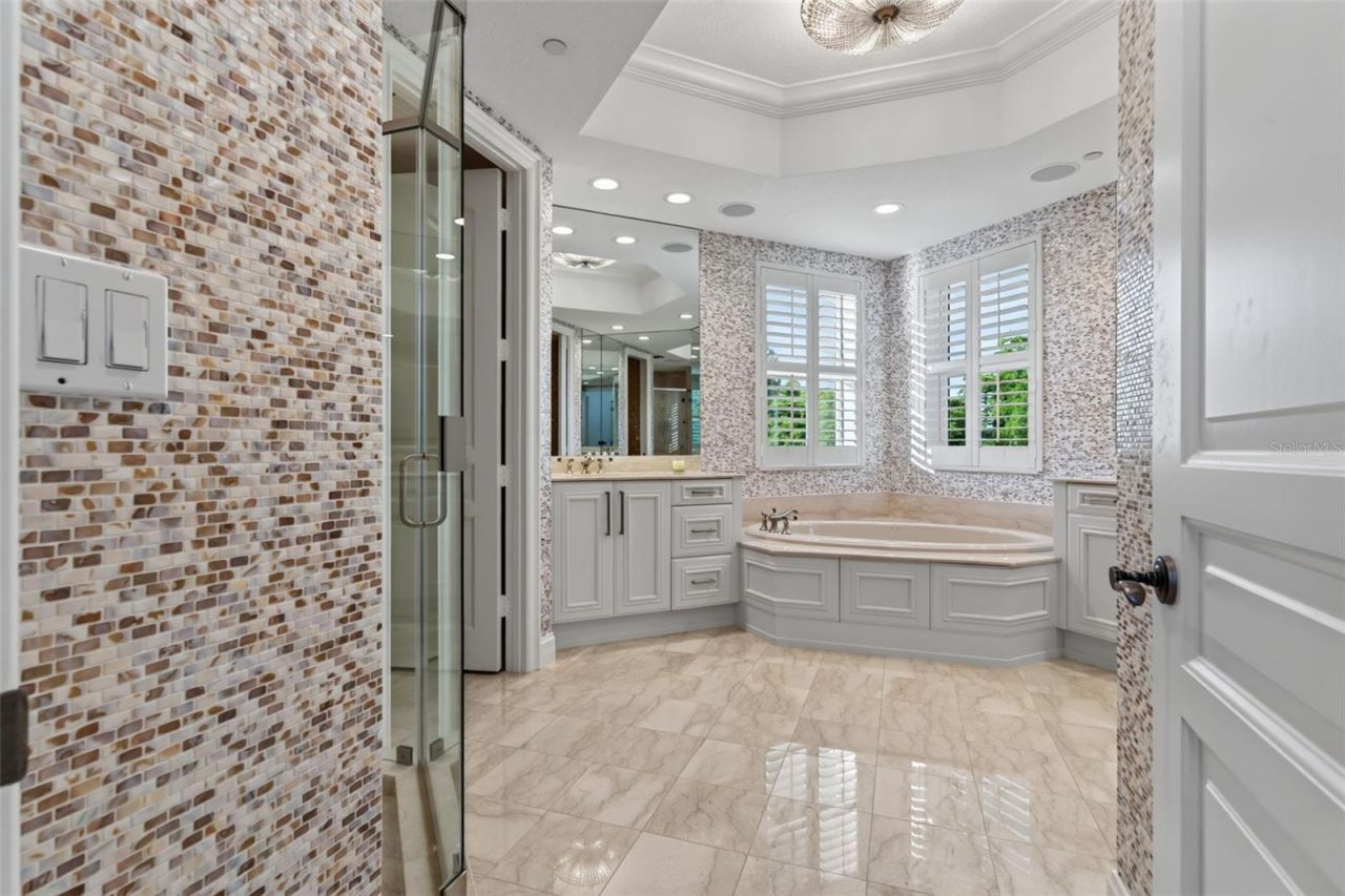 2151 Gulf Of Mexico Drive, Unit 4, Longboat Key, FL 34228 Photo