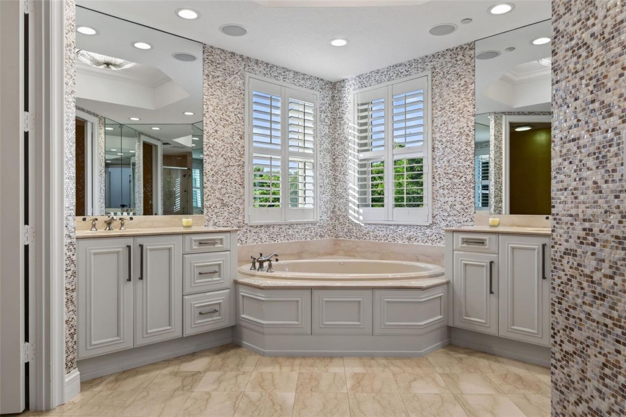2151 Gulf Of Mexico Drive, Unit 4, Longboat Key, FL 34228 Photo