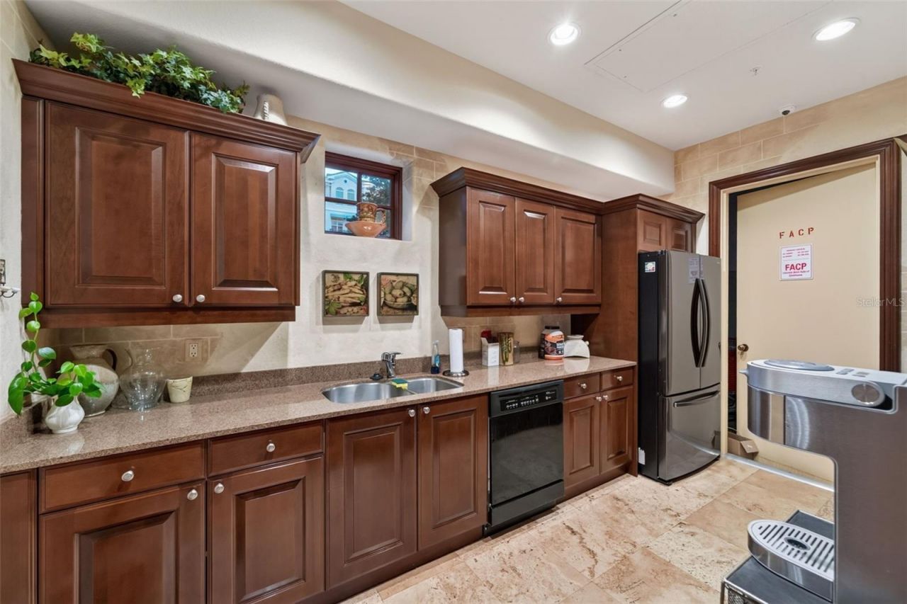 2151 Gulf Of Mexico Drive, Unit 4, Longboat Key, FL 34228 Photo