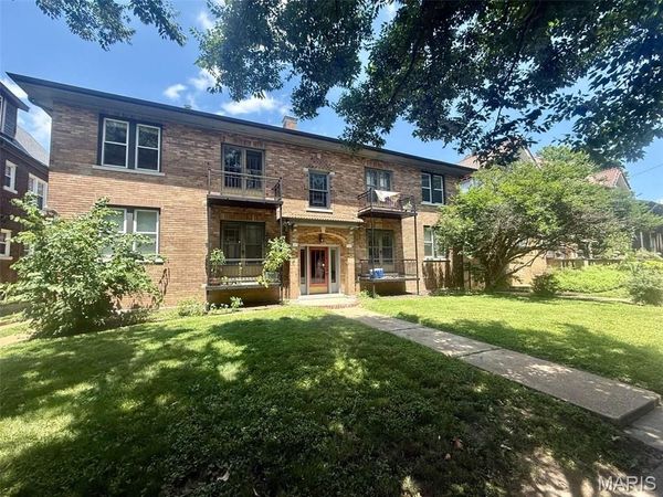 7369 Delmar Boulevard , St Louis, MO 63130