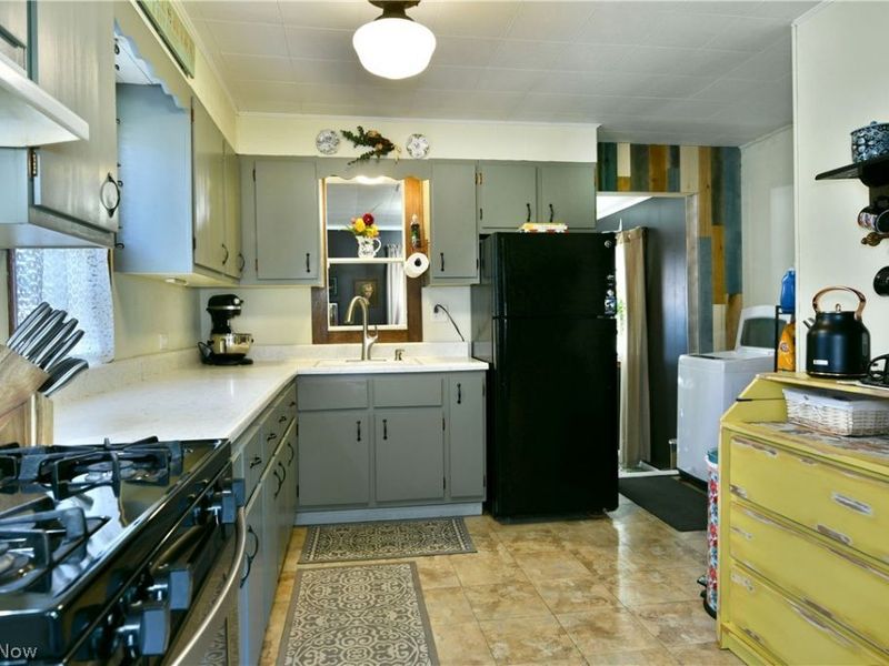2422 Wilson Sharpsville Road, Cortland, OH 44410 Photo 13