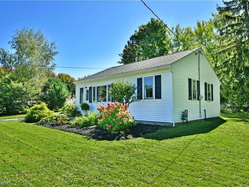 2422 Wilson Sharpsville Road, Cortland, OH 44410 Photo 2