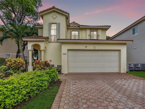 1605 SW 158th Ave, Pembroke Pines, FL 33027