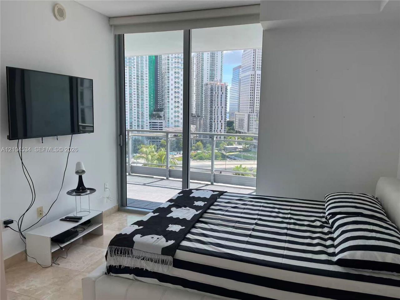 90 SW 3rd St , Unit 1615, Miami, FL 33130 Photo