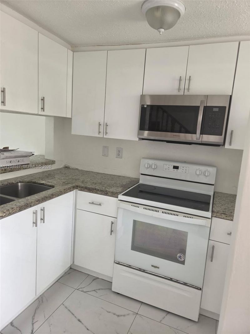 1551 W Okeechobee Rd , Unit 15-14, Hialeah, FL 33010 Photo