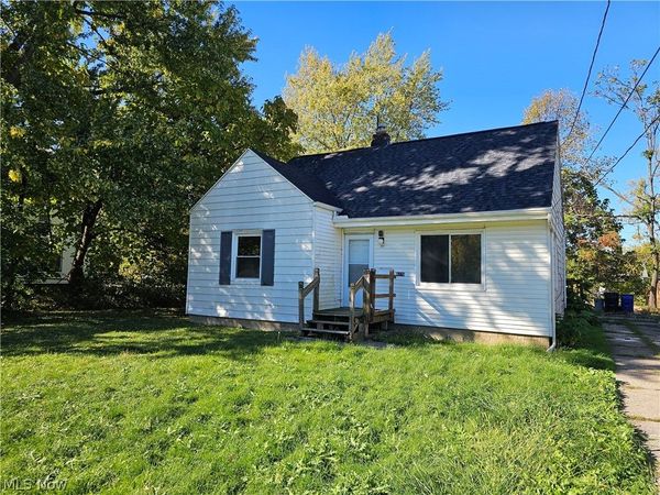 4276 E 162nd Street, Cleveland, OH 44128