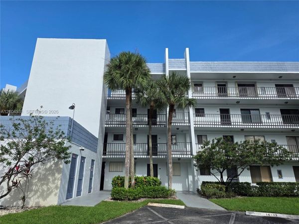4820 W Lucerne Lakes Blvd W, Unit 305, Lake Worth, FL 33467
