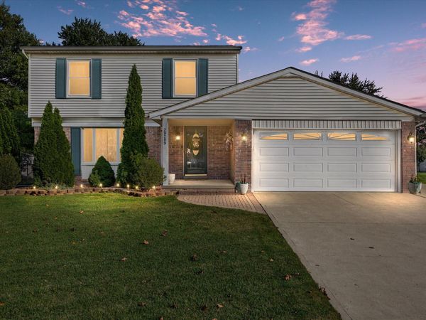 29289 Perth Street, Livonia, MI 48154