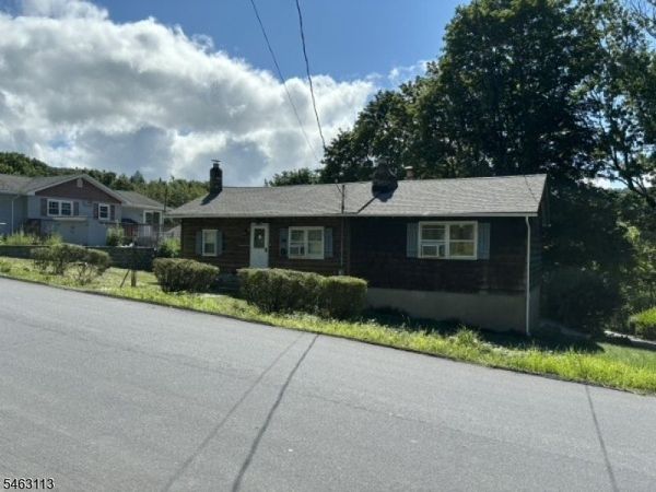 34 Hillside Ave, Jefferson, NJ 07460