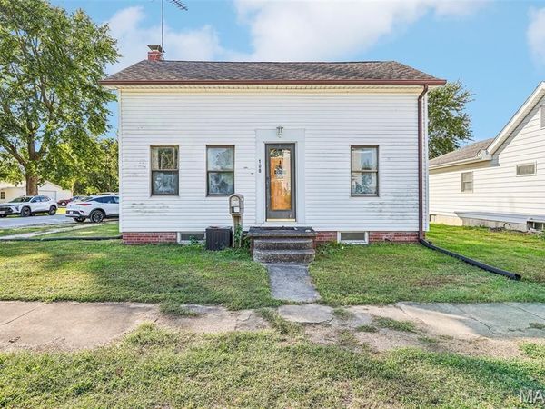 108 E 2nd South Street, Mount Olive, IL 62069