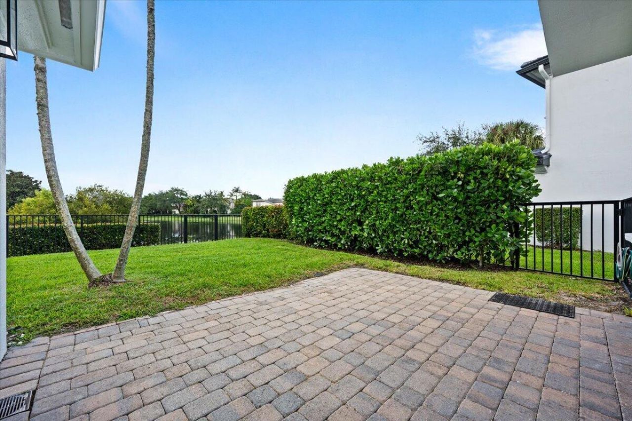 651 Castle Drive, Palm Beach Gardens, FL 33410 Photo