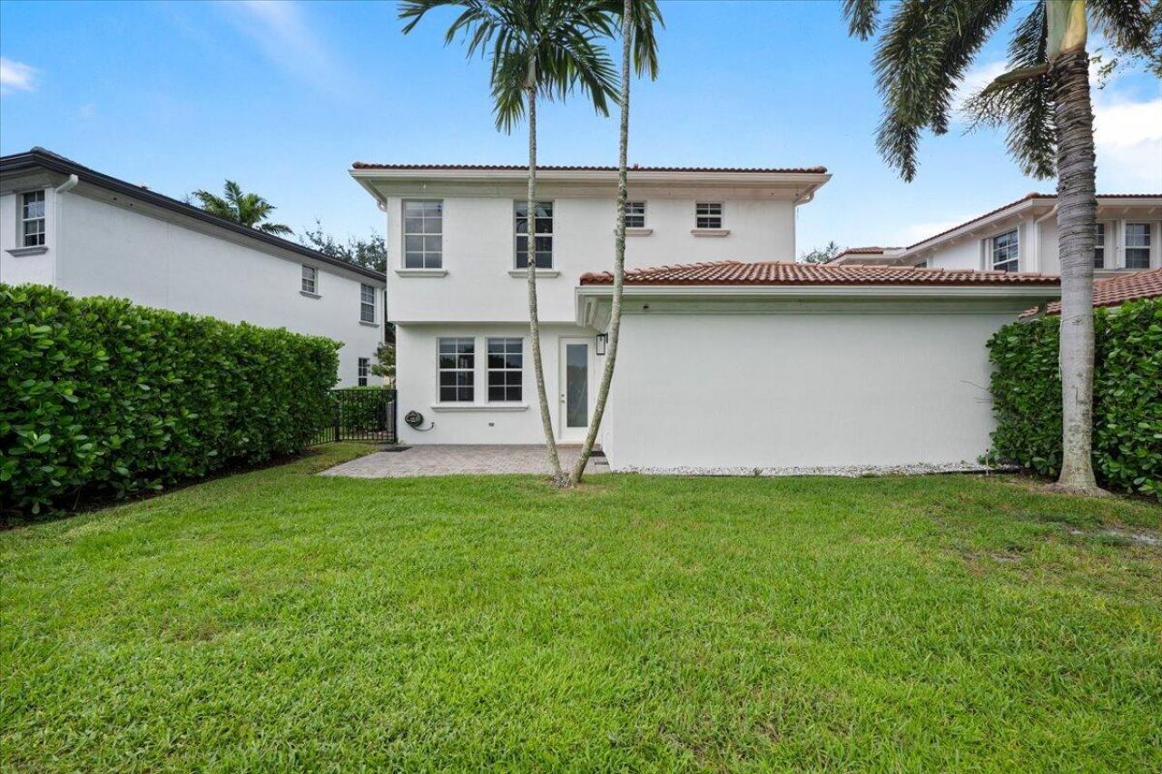 651 Castle Drive, Palm Beach Gardens, FL 33410 Photo