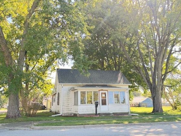1318 E Washington Street, Clinton, IL 61727