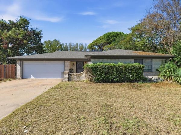 914 Meadowlark Lane, Granbury, TX 76048