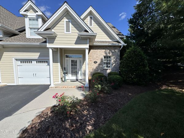818 Guaranda Drive, Unit 802, Johnson City, TN 37604