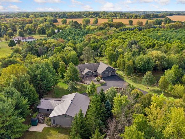 555 Chinnock Lane , River Falls, WI 54022