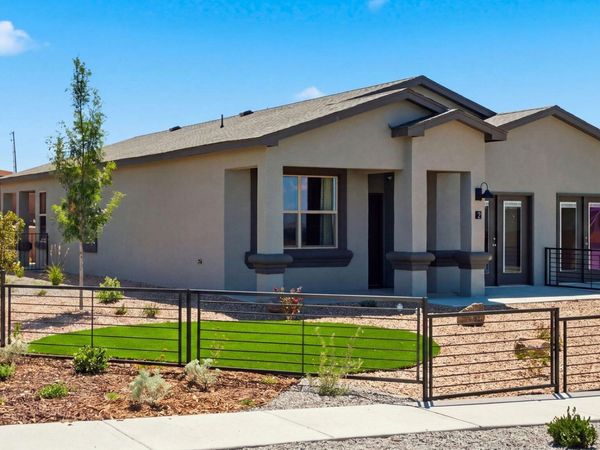 9 Avenida Parque Court SE, Los Lunas, NM 87031