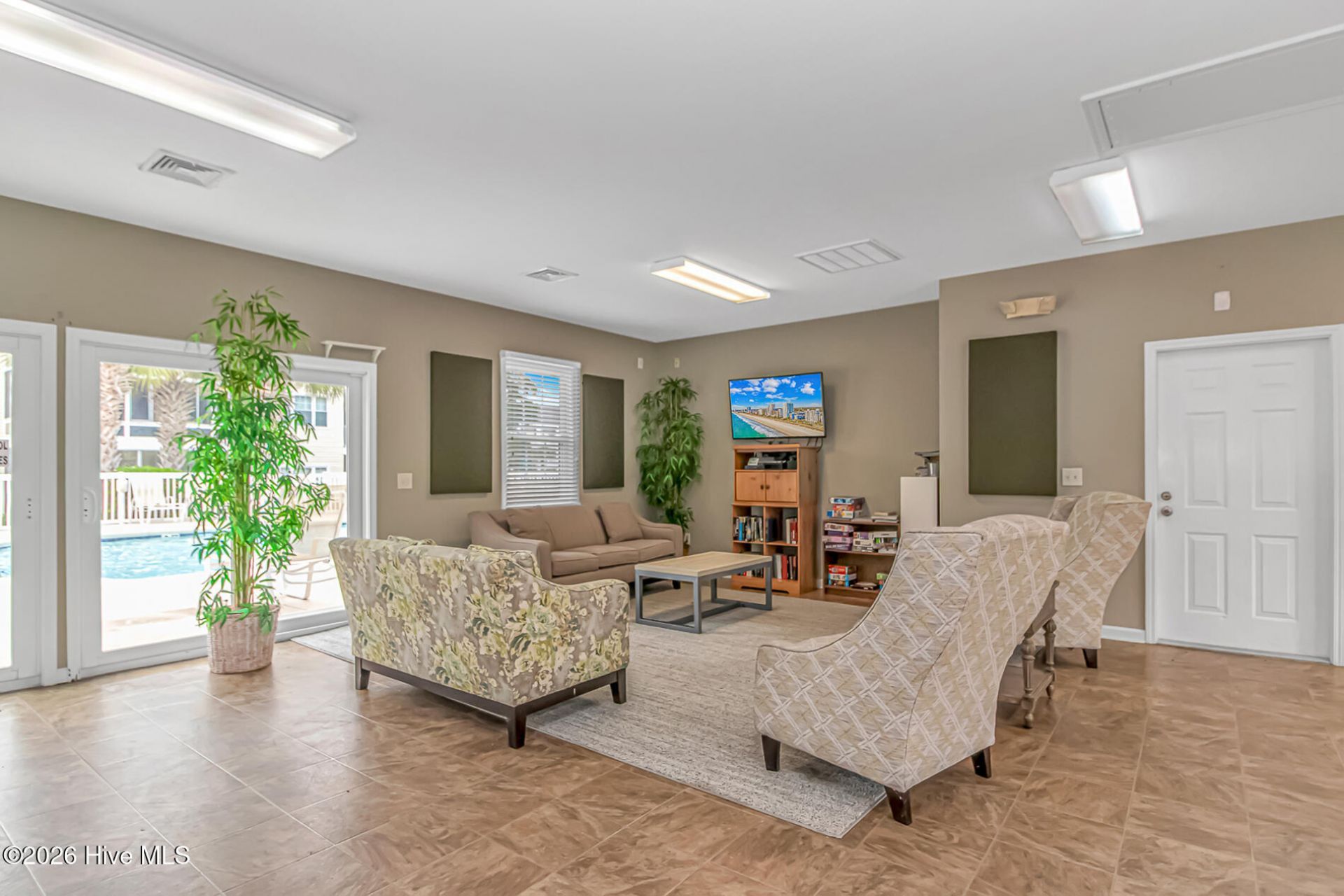 601 Hillside Drive N Photo 36