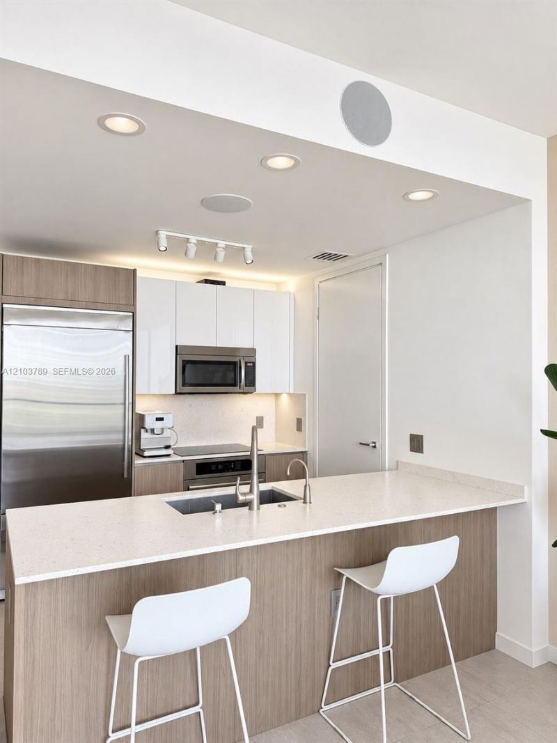 1300 Brickell Bay Dr , Unit 3805, Miami, FL 33131 Photo