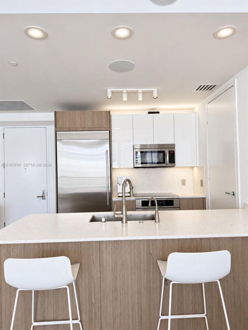 1300 Brickell Bay Dr , Unit 3805, Miami, FL 33131 Photo