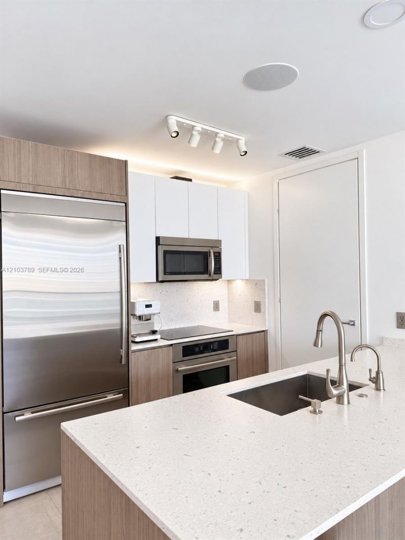 1300 Brickell Bay Dr , Unit 3805, Miami, FL 33131 Photo