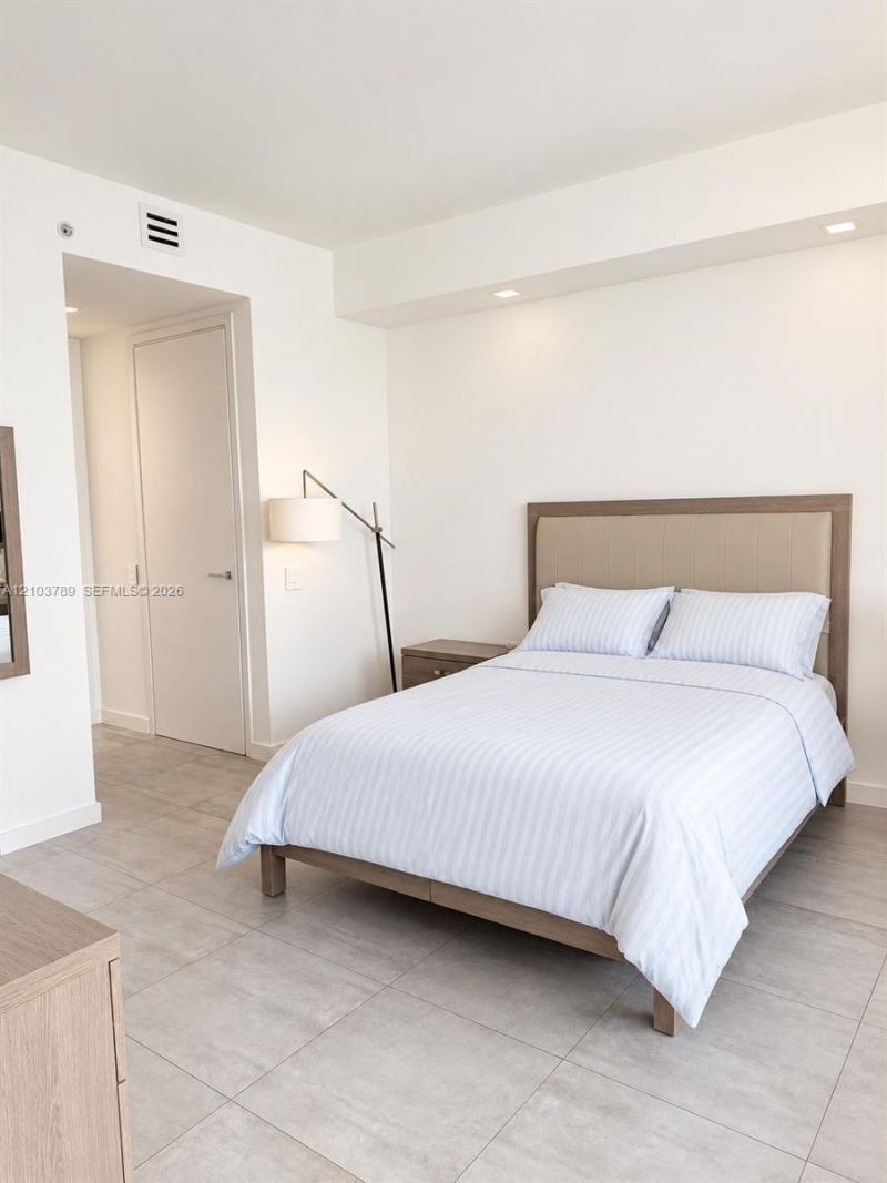 1300 Brickell Bay Dr , Unit 3805, Miami, FL 33131 Photo