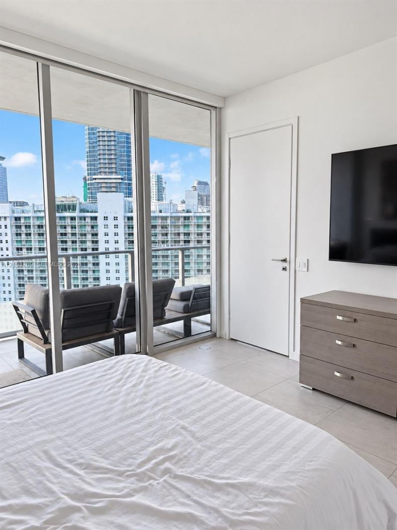1300 Brickell Bay Dr , Unit 3805, Miami, FL 33131 Photo