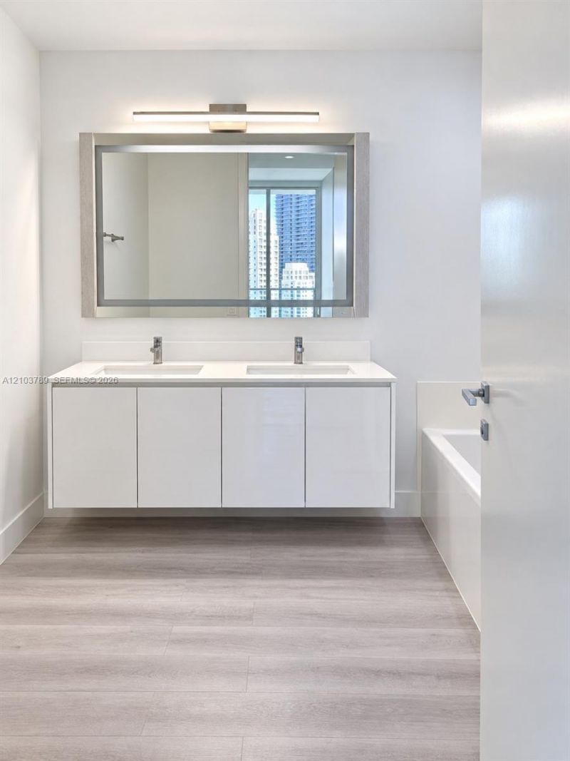 1300 Brickell Bay Dr , Unit 3805, Miami, FL 33131 Photo
