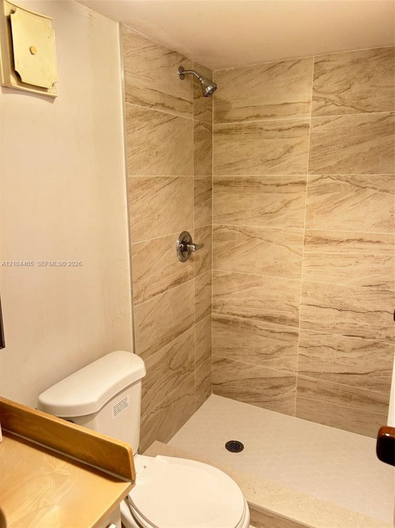 250 180th Dr , Unit 560, Sunny Isles Beach, FL 33160 Photo