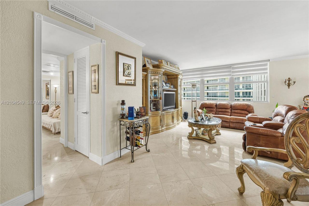 5055 Collins Ave, Unit 12F, Miami Beach, FL 33140 Photo