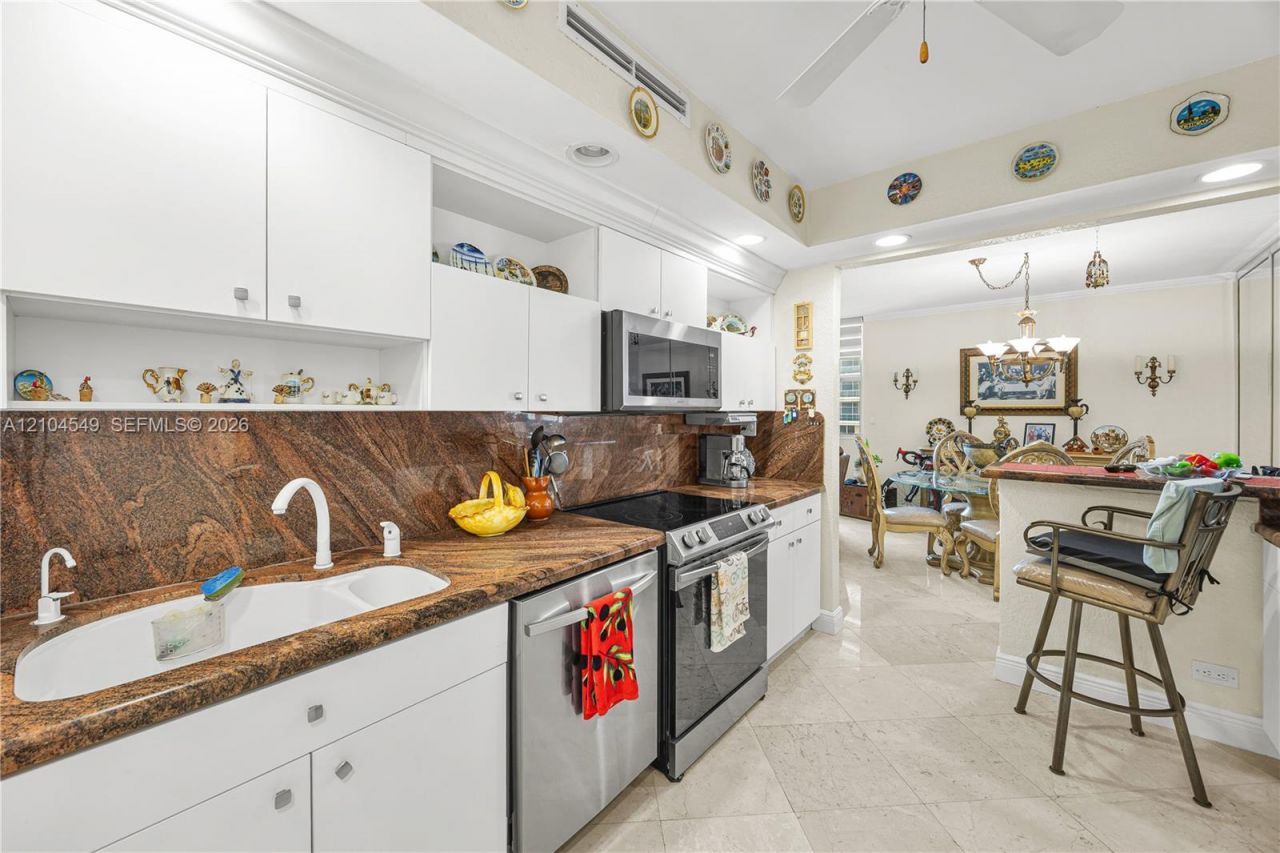 5055 Collins Ave, Unit 12F, Miami Beach, FL 33140 Photo