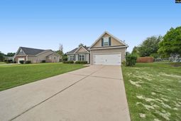 33 Raindance Lane photo 4
